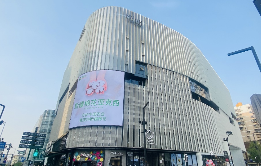 一臺(tái)機(jī)械勝過(guò)千人，惠農(nóng)網(wǎng)商家展示新疆農(nóng)業(yè)真實(shí)圖景